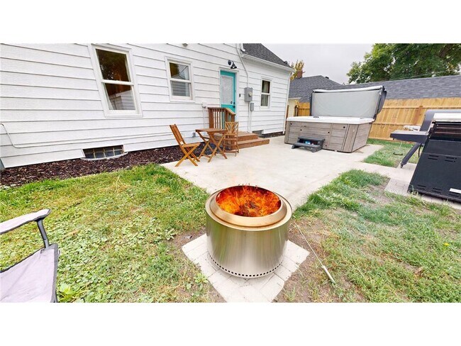 Photo - 27 Division St N