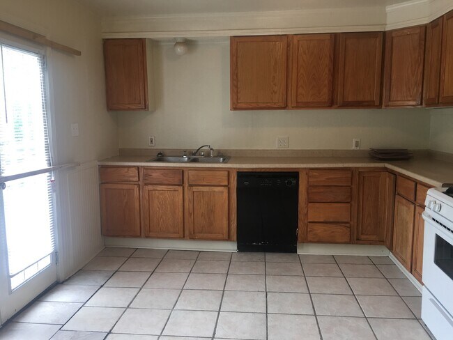 Photo - 3bd 1 ba home that is move-in ready!