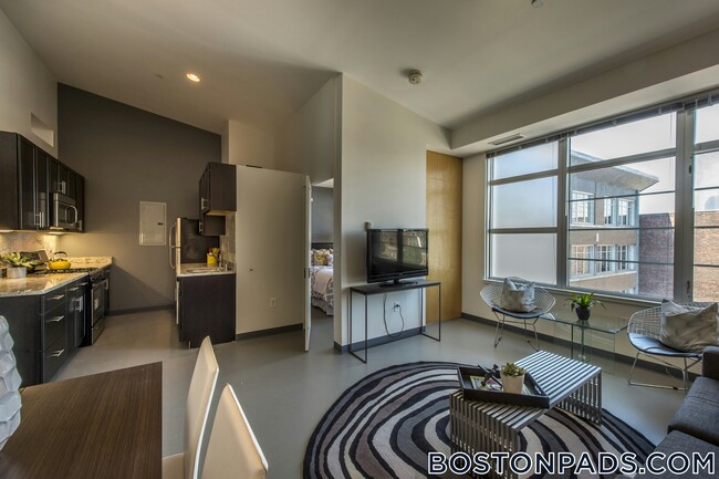 Building Photo - 62 Boylston St Rental