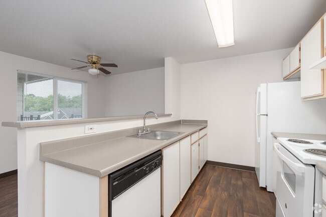 2BR, 2BA - 875SF - Kitchen - Bethany Meadows