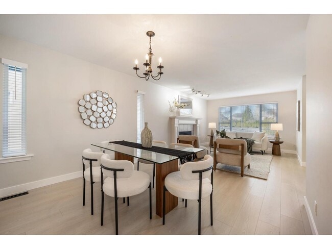 Photo - 15458-15110 110 Ave