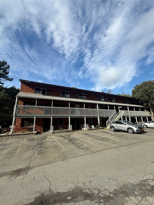 Building Photo - 81 Shaker Heights Rd Unit CH 22