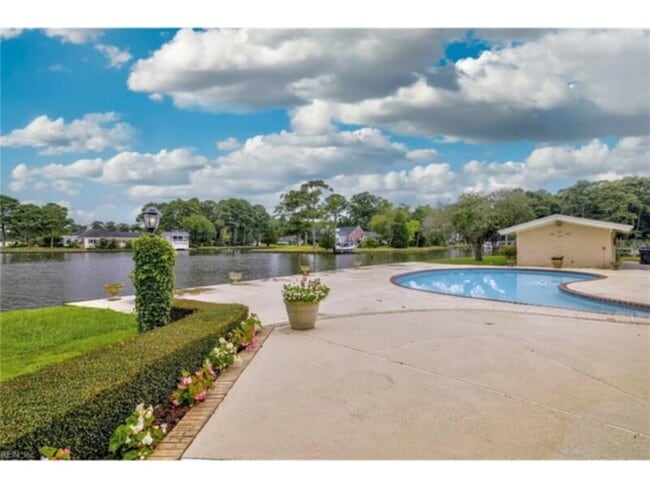 Building Photo - 5 Bedroom 5 Bathroom