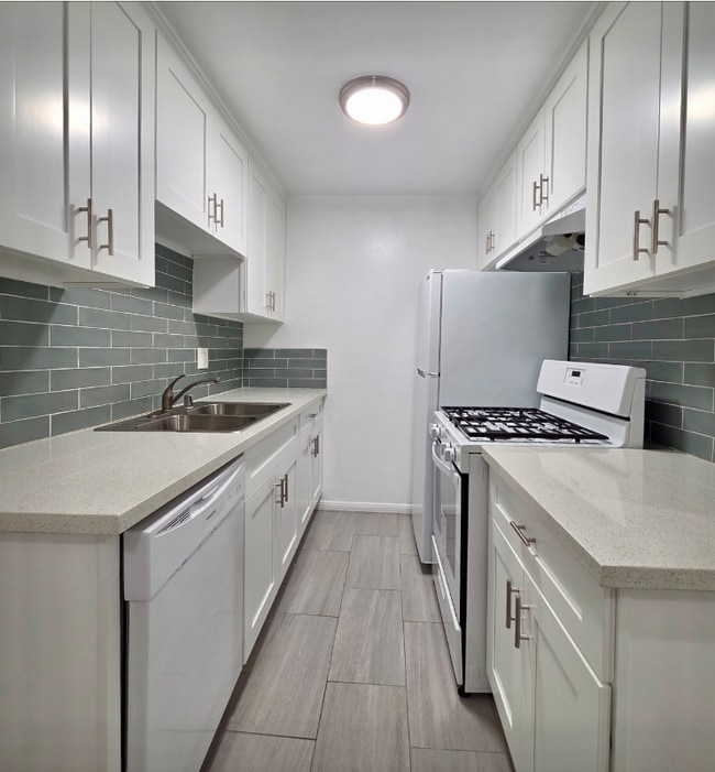 Building Photo - 3861 Mentone Ave Rental