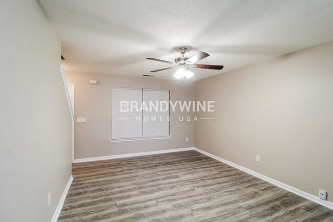 Photo - 204 Lossie Ln