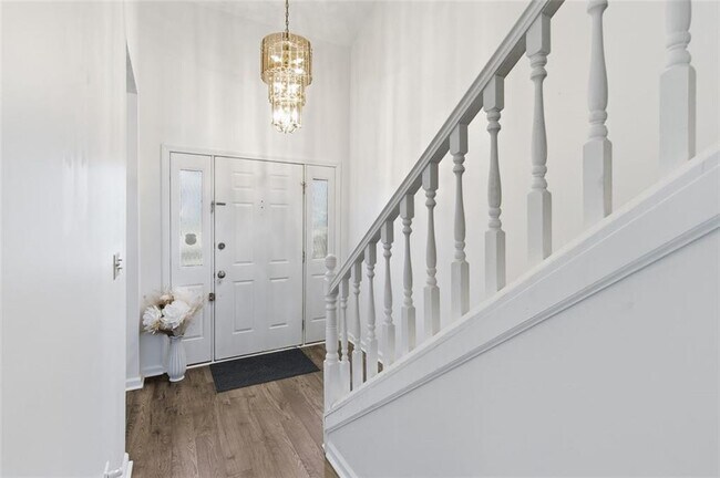 Photo - 1512 Stoneleigh Way