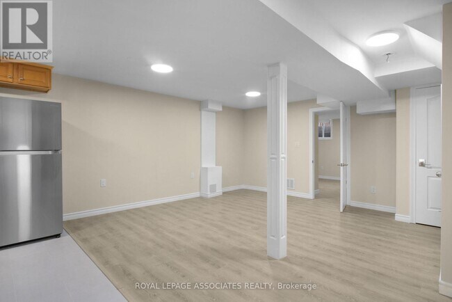 Photo - 6120 Clover Ridge Crescent