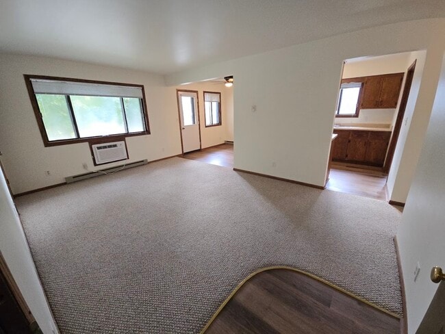 Photo - 131 Maple Ave S Unit #3