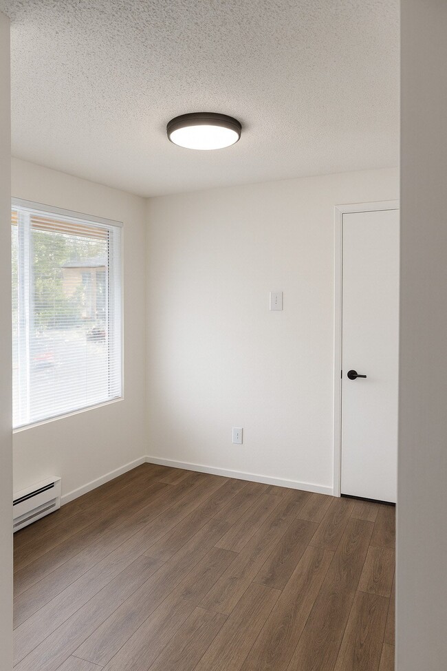 Apartment Entryway - Heritage Woods Apartments