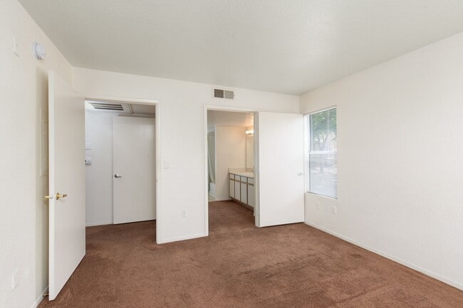 Building Photo - First floor one bedroom in gated Silverado Rach community