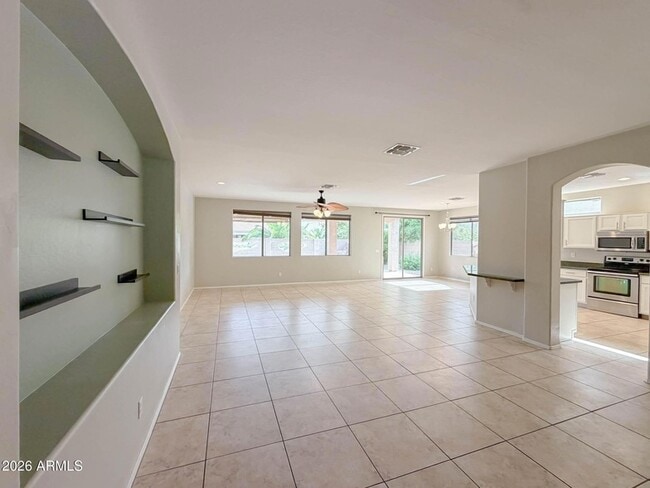 Photo - 203 W Cedar Dr
