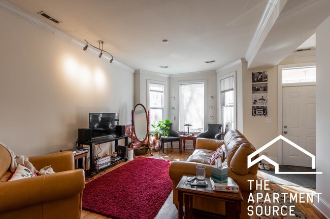 Building Photo - 1314 W Roscoe St Unit 2