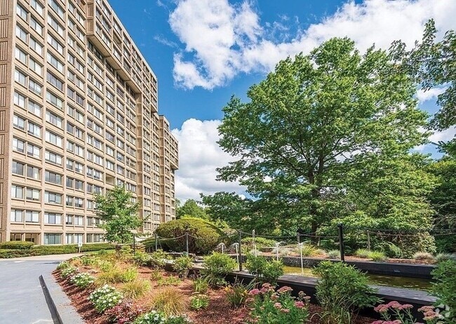 Building Photo - 250 Hammond Pond Pkwy Unit 511N Rental