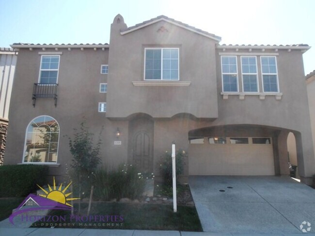 Building Photo - Bright 4 Bed 2.5 Bath 1,876sqft North Nato... Rental