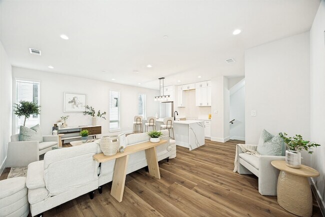 Photo - 5637 Live Oak St Unit 204