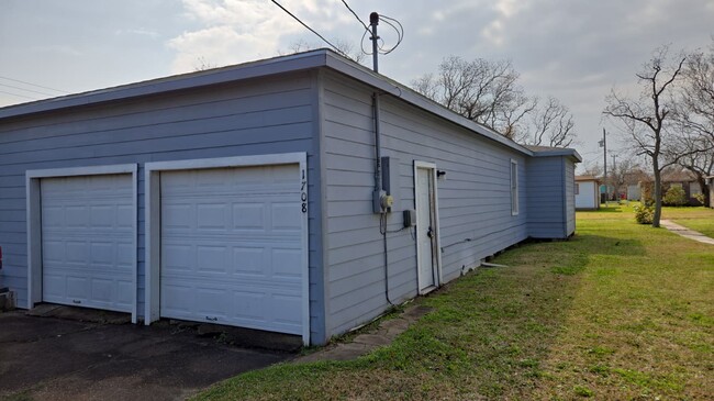 Photo - 1708 W 5th St