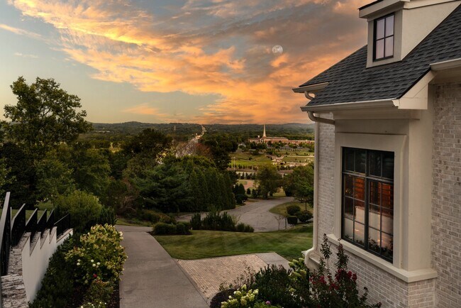 Photo - 5014 Mountview Pl