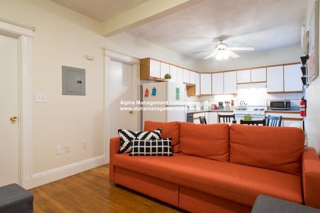 Building Photo - 56 Queensberry St Unit 18