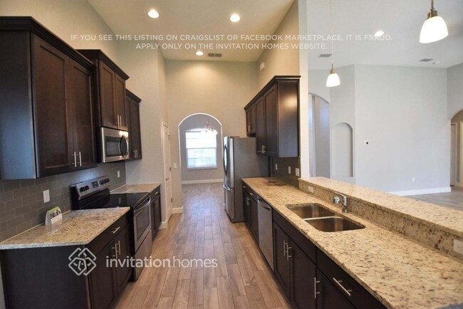 Photo - 2861 Whitney St