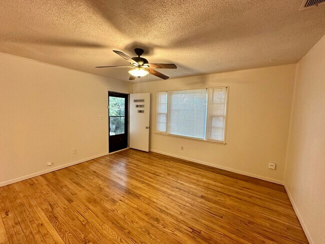 Photo - Cozy Three Bedroom, Centrally Located!