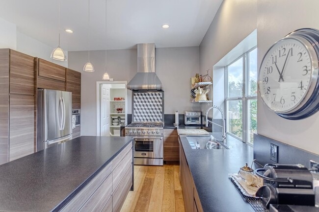 Photo - 3507 Drummond St
