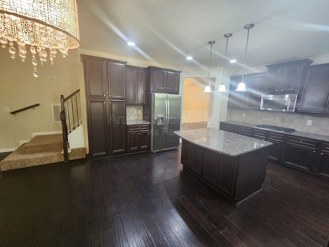 Photo - 189 Aylesbury Blvd