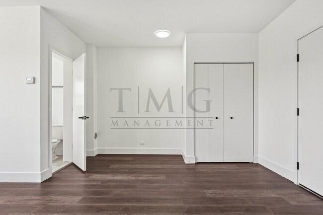 Photo - Sleek, Bright & Brand New — Stylish Studio... Unit 1553 - 306