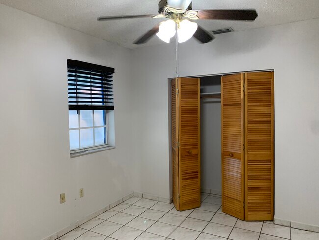 Photo - 910 SW 10th Ave Casa