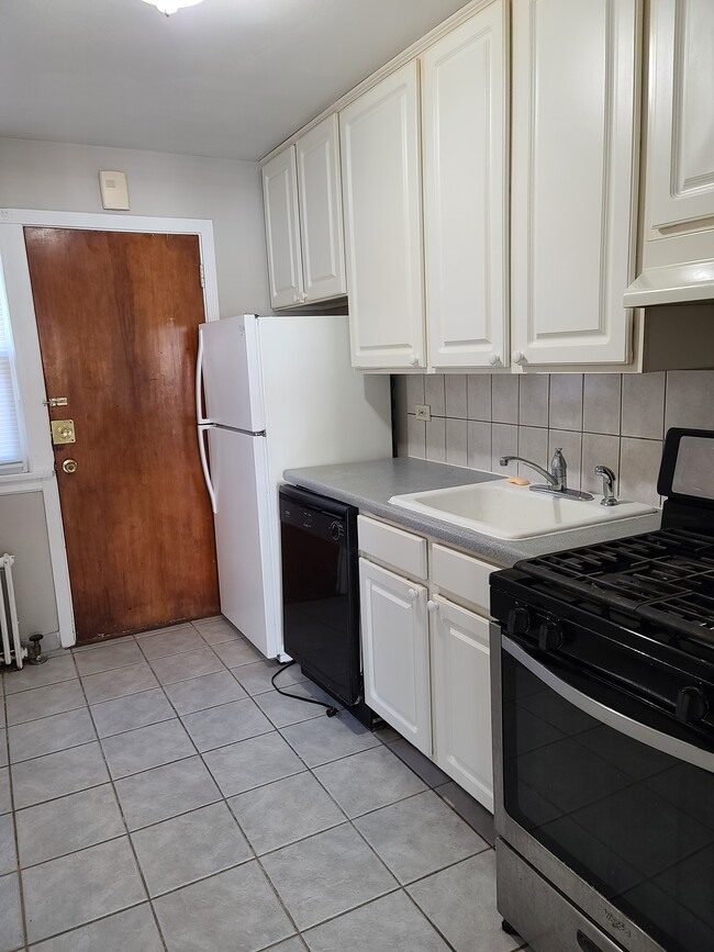 Photo - 422 Elmwood-1 Unit 1