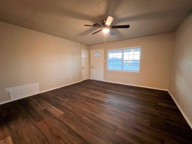 Photo - 908 Geronimo St