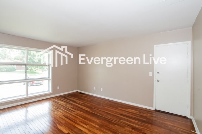 Photo - 651 Fairborn Rd