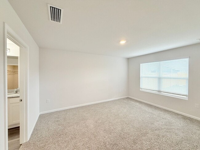 Photo - Spacious 4-Bedroom Home - Community Pool