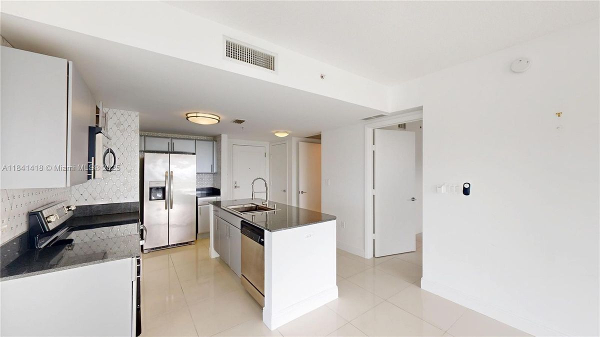 Photo - 1861 NW S River Dr