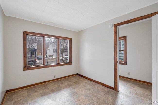 Photo - 68 Ontario St