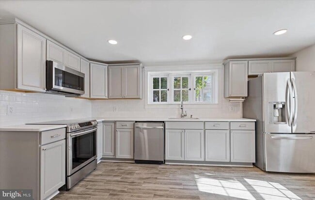 Photo - 514 E Lancaster Ave