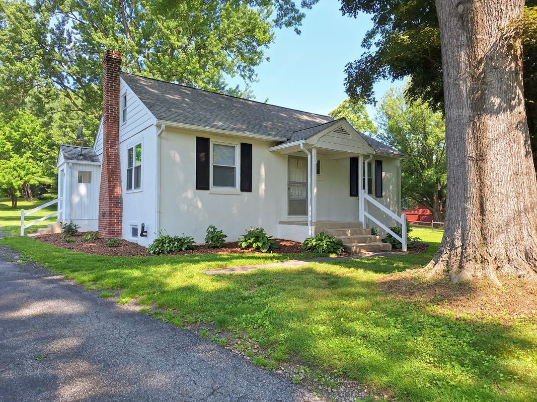Photo - 624 Chandler Mill Rd House