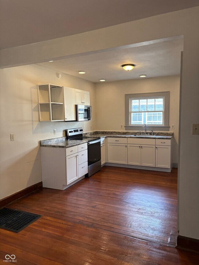 Photo - 823 Tecumseh St