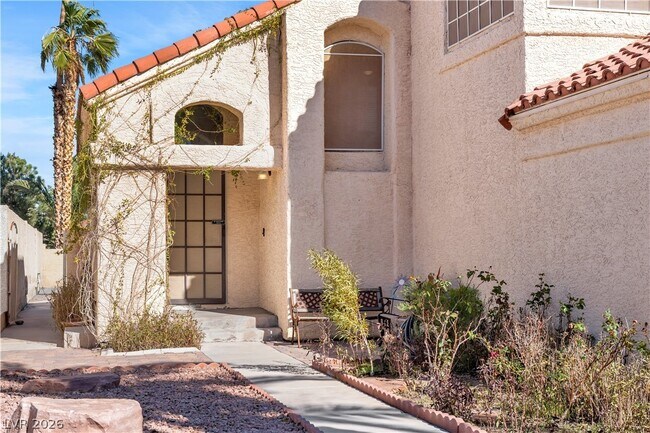 Photo - 2710 Strathmoor Dr