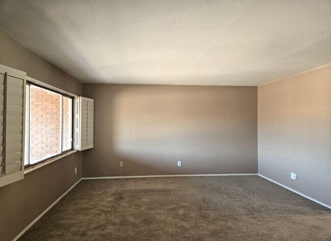 4330 W Royal Palm Rd