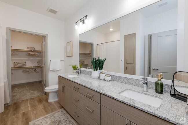 2BR, 2BA - 1,092SF - Second Bathroom