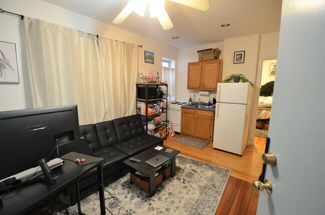 Photo - 111 Gainsborough St