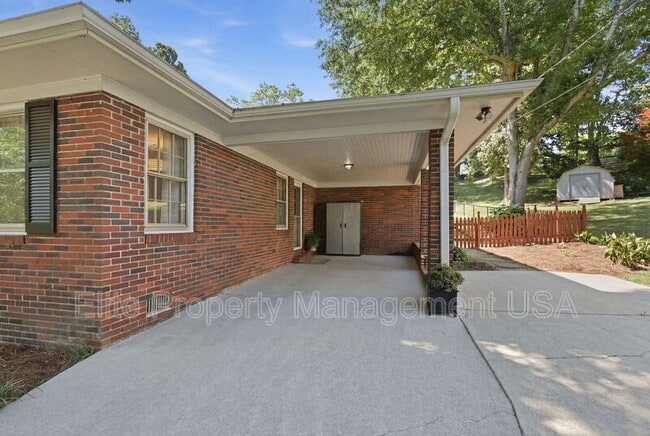 Photo - 1338 Northwood Cir NE
