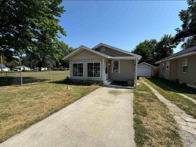 Photo - 316 S Chestnut St House