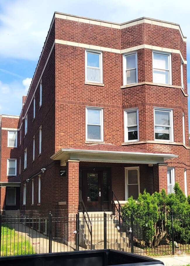 Building Photo - 4107 N Bernard St Rental