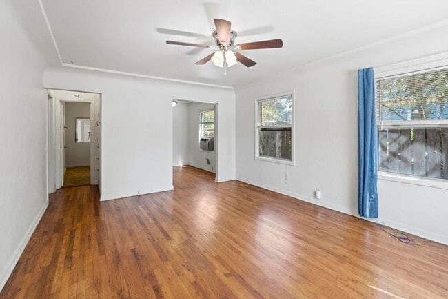 Photo - 914 W 4th St Unit 914