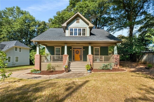 Photo - 3265 College St