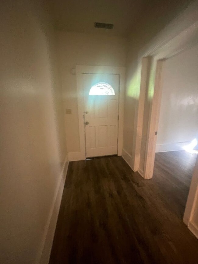 Photo - 728 W 3rd St Unidad 1