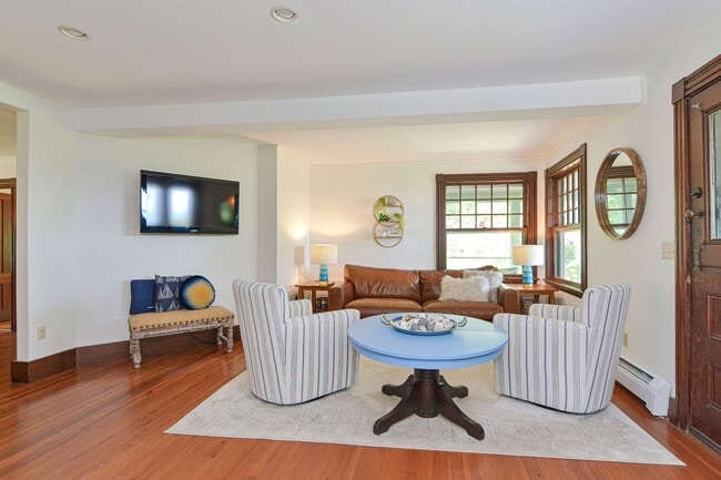 Photo - Stunning Victorian Winter Rental with Ocean Views!