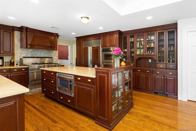 235 Centre Island Rd