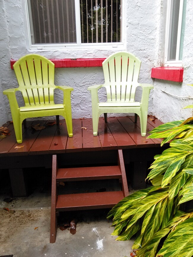 FRONT DOOR DECK - 2364 SW 11th St Unit SHENANDOAH ROOM